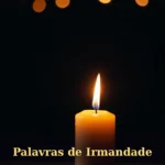 Vela acesa solitária em ambiente escuro com suaves luzes de bokeh para aniversário de irmão