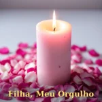Vela acesa solitária rodeada por pétalas de rosa cor-de-rosa e mosquitinho para aniversário de filha