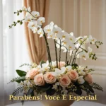 Mensagem para pessoa especial com arranjo de rosas e orquídeas em tons românticos
